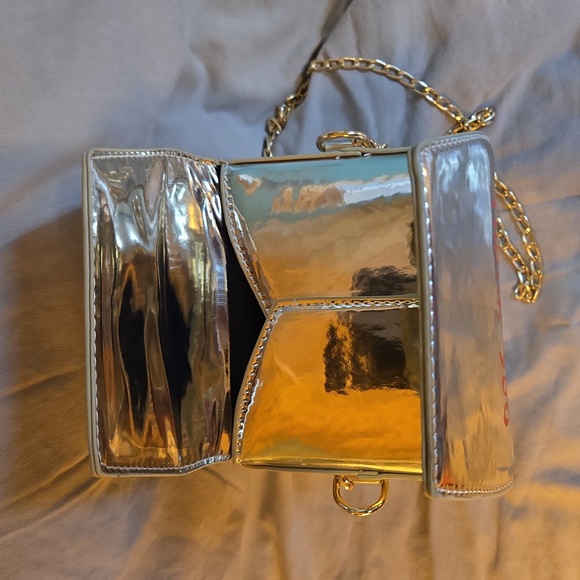 Chinese Take Out Purse with Shoulder Chain GOLD - Picture 5 of 6
